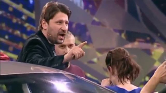 Мусульманин уступил девушке машину, самый благородный поступок на шоу! смотреть онлайн