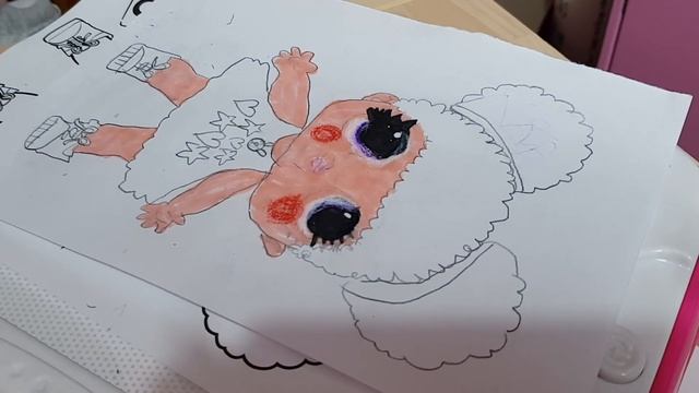 Disegni e pasticci glitterosi col lavolo luminoso delle LOL! смотреть онлайн