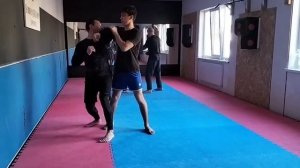 Пенчак Силат. Удары локтями и практическое применение локтей.