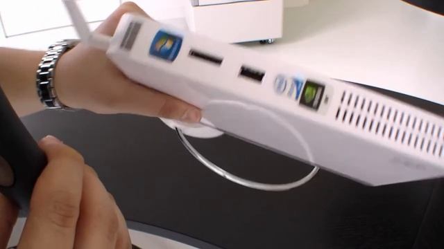 ASUS Eee Box EB1012 Hands On - English смотреть онлайн