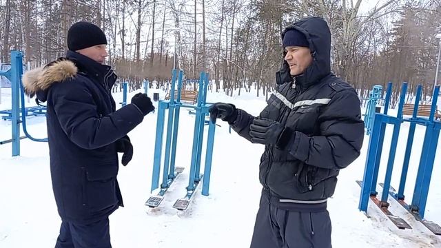 Жёсткий сбив и удар ,вновь сбив и удар. А боковой удар не прокатит. смотреть онлайн