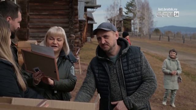 В «Ангарской деревне имени О Леонова» открыли после реставрации старинный дом из Анчирикова Братск смотреть онлайн