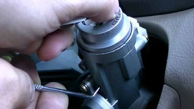 How to Remove and Replace an Ignition Lock Cylinder - Kia Spectra смотреть онлайн