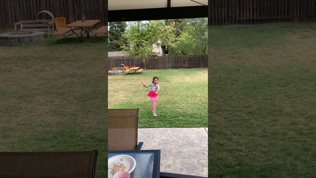 World's youngest dog trainer, tries to train Skye the Red Husky смотреть онлайн