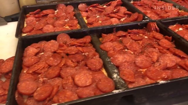 Is Detroit-Style Pepperoni Pizza Better Than A New York Slice? смотреть онлайн