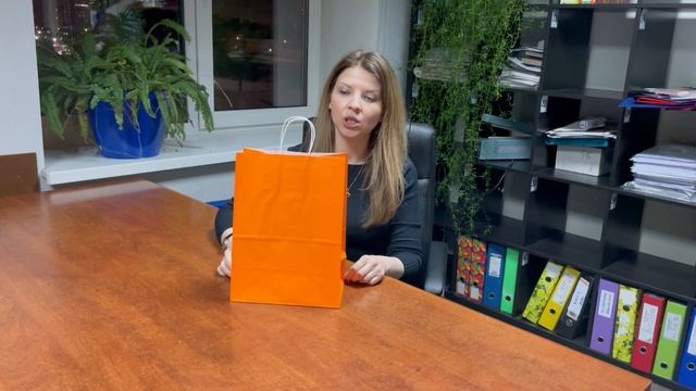 Оранжевые крафт пакеты с кручеными ручками - купить цветные крафт пакеты в розницу WebPack.ru смотреть онлайн