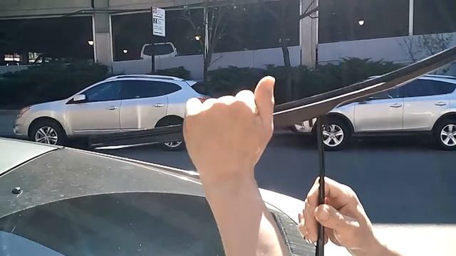 How to replace HONDA Crosstour rear wiper blade