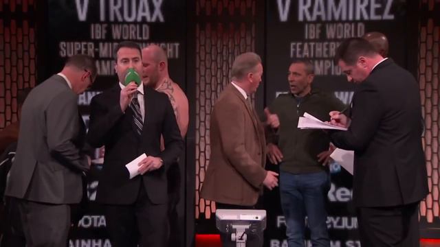DDD MEANS BUSINESS! Daniel Dubois comes face-to-face with Dorian Darch смотреть онлайн