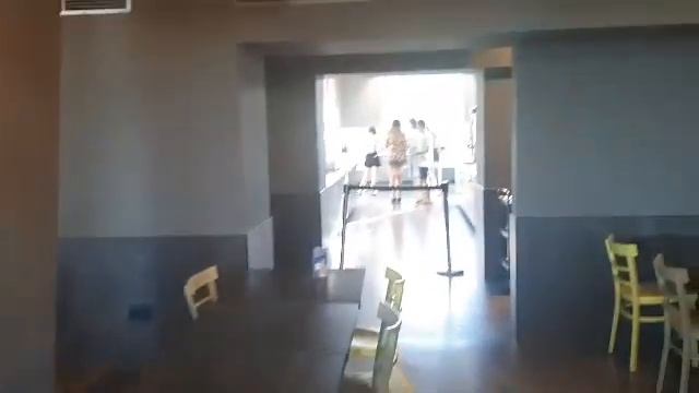 Завтрак в летнем лагере, Прага, Чехия смотреть онлайн