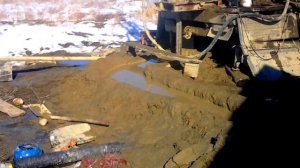 Бурение самодельной малогаборитной буровой по камням долотом с промывкой бурами