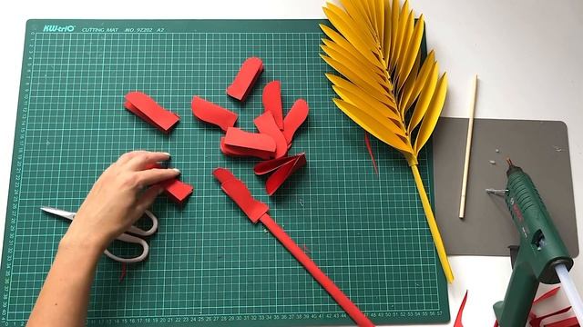 Paper leaves DIY/ОБЪЁМНЫЕ ЛИСТЬЯ ИЗ БУМАГИ своими руками мастер класс от Bumashka decor смотреть онлайн