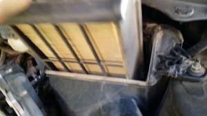 Одной левой.  Замена воздушного фильтра Nissan xtrail t31