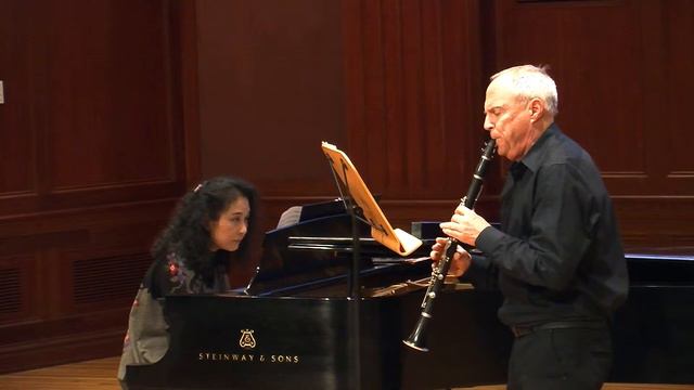 Darius Milhaud Sonatine for Clarinet and Piano Mvt. III смотреть онлайн