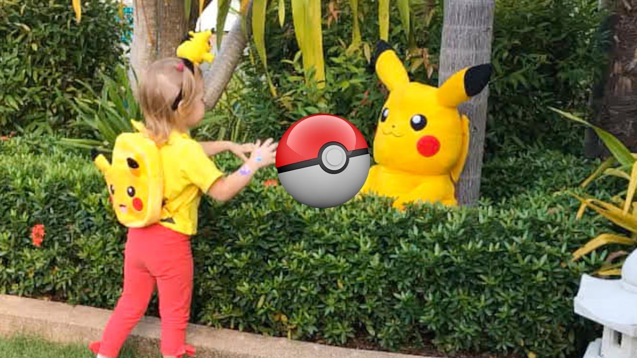 Играем в прятки с Пикачу / Охота на покемон го и покеболы с сюрпризами смотреть онлайн