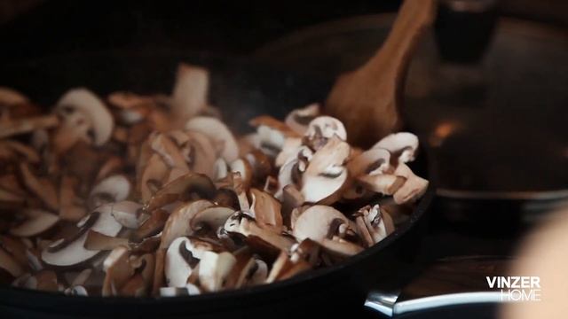 Готовим с VINZER HOME. Фарфалле со шпинатом и грибами. смотреть онлайн