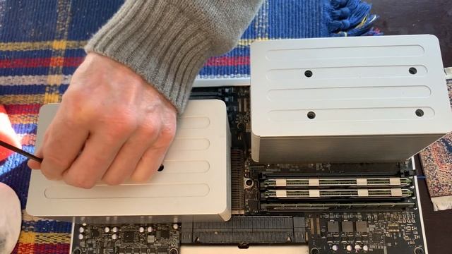 Mac Pro CPU Upgrade смотреть онлайн
