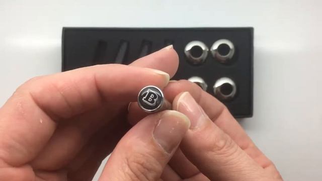 Наконечники кнопок блокировки дверей Brabus карбон