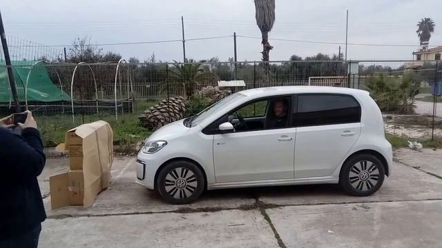 Volkswagen e-Up! City Emergency Brake Test | MarketNetgr смотреть онлайн