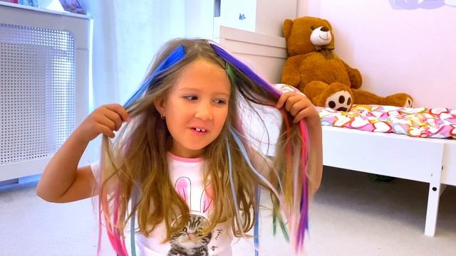 У Полины появились цветные волосы смотреть онлайн