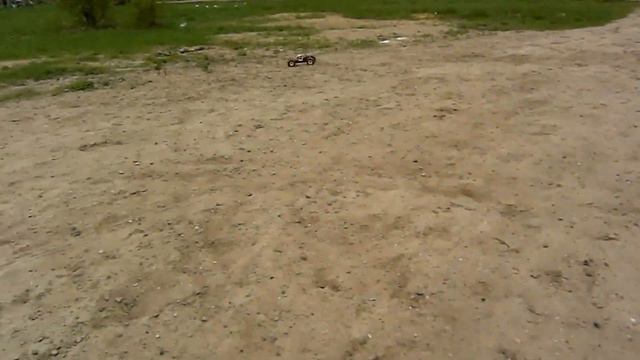 RC brushless Tamiya Mad Bull hits the dirt at Tempelhofer Park смотреть онлайн