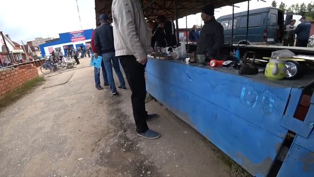 Барахолка Что можно купить на блошином рынке Чем торгуют на барахолке смотреть онлайн