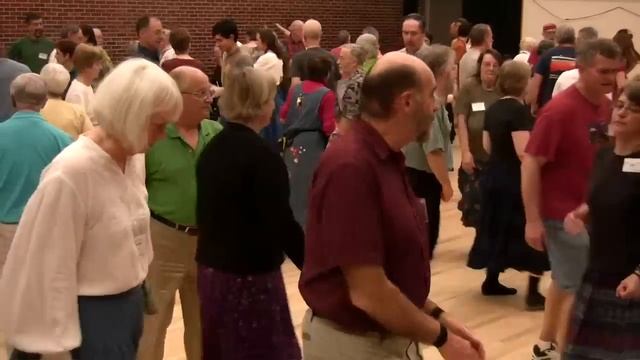 Singing square -- Just Because смотреть онлайн