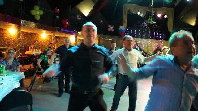 DESPACITO МУЖЧИНЫ ТАНЦУЮТ!!! Вечеринка Хали Гали в Сыктывкаре смотреть онлайн