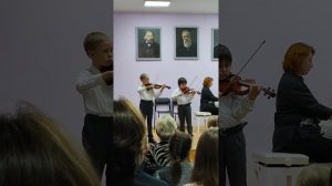 музыка скрипки. хор охотников.