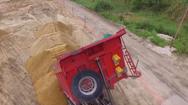 [Drone video] MAN TGS 8x4 unloading смотреть онлайн