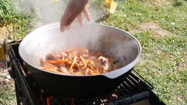 Как приготовить ПЛОВ В КАЗАНЕ НА КОСТРЕ. Без лишних слов. Самый простой способ смотреть онлайн