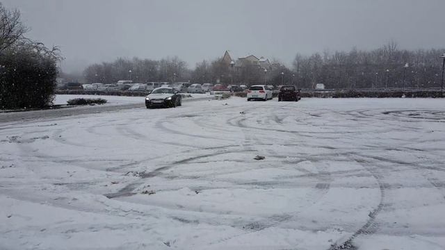 Audi TT 3.2 Donuts im Schnee смотреть онлайн