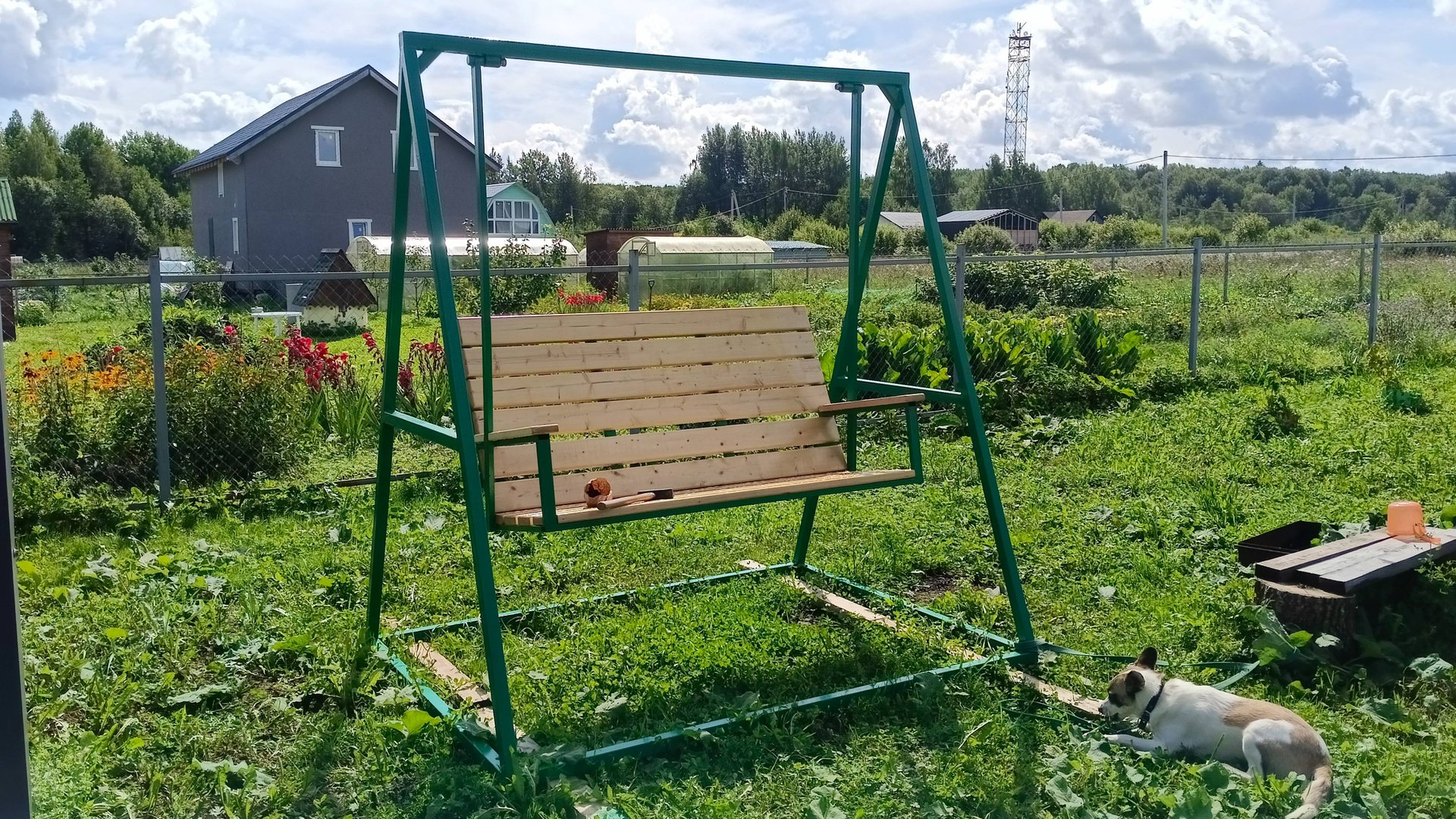 Уличные железные качели смотреть онлайн