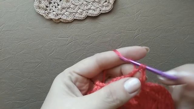 Квадрат узором "Объемные гребни" крючком смотреть онлайн