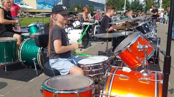 Rocknmob 2024 ВДНХ чек * Земляне - Трава у дома