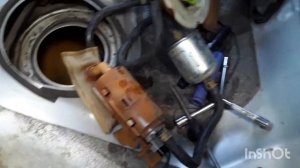 Замена топливного фильтра, и насоса.Ниссан Вингроад.