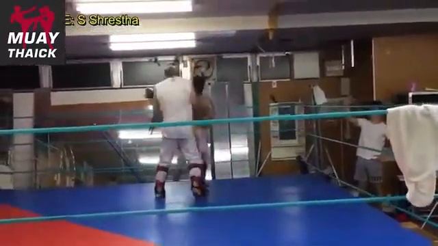 Топ 10 идиотов, которые вызвали на бой профессионалов! Муай Тай, ММА, Бокс 360p смотреть онлайн