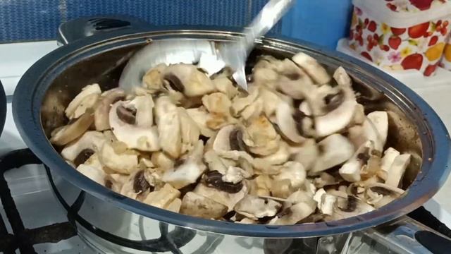 Паста с курицей и грибами в сливочном соусе. Паста Феттуччине. Паста Альфредо. Самый простой рецепт смотреть онлайн