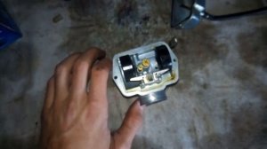 Почему переполняет карбюратор на альфе и закусывает газ ?