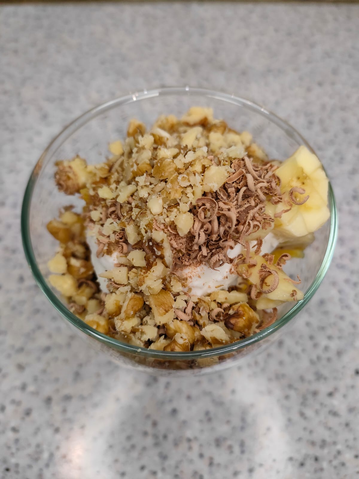 Мороженое. Вкусное фруктовое мороженое с орешками и шоколадом. смотреть онлайн