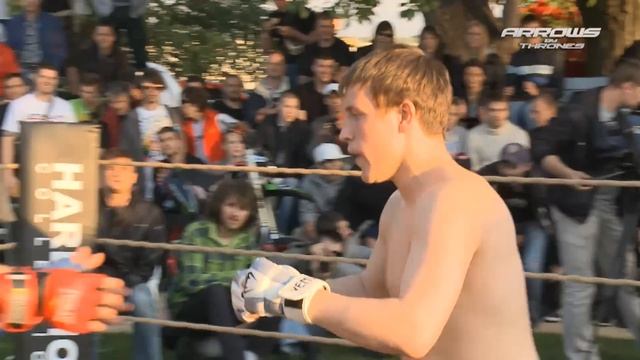 BOXER from the crowd vs HIPSTER !!! MMA!! смотреть онлайн