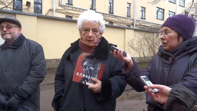 Где жила Ахматова вначале? смотреть онлайн