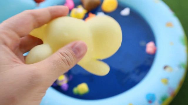 Learn Animal Names in the Pool - Baby Shark Video for Toddlers | Toys for Kids | Lum Sum Kids смотреть онлайн