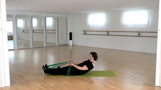 Pilates LIVE Stream mit Barbora (Theraband & Ball) смотреть онлайн