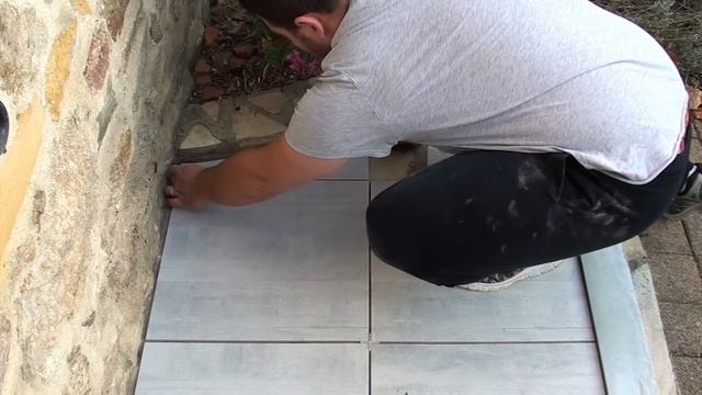 Comment tracer et couper un arrondi sur un carrelage (pose droite) смотреть онлайн