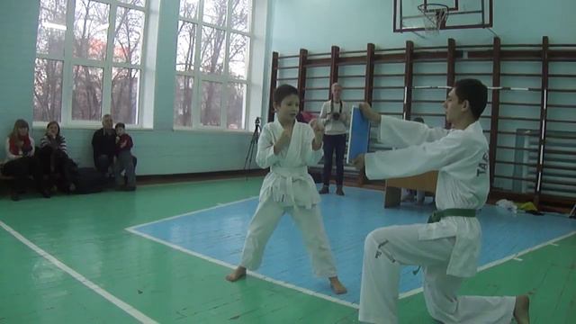 Таеквондо, Эрик сдает на желтую насечку смотреть онлайн