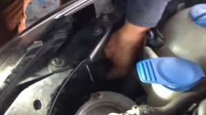 Замена лампы ближнего света на Фольксваген Гольф 6