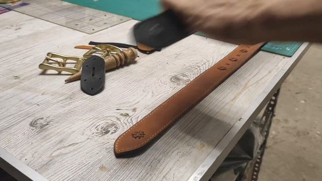 Волшебство кожевенного дела. Отстрочка кожаного ремня. смотреть онлайн