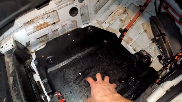 2012-2019 Mercedes ML350/GLE350 Flood Damage Interior Removal