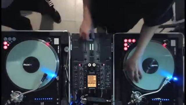 DJ ZOOM & DJ DMAN Thursday Afternoon Scratch Session смотреть онлайн