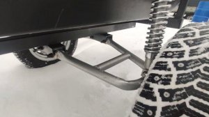 Прицеп для квадроцикла на рычагах и амортизаторах